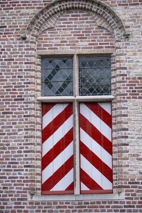 Gerahmter Druck : Mediävisches Fenster an einer Hauswand. Gerahmter Druck : Mediävisches Fenster an einer Hauswand.