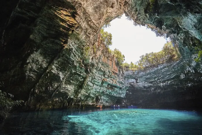 Gerahmter Druck : Melissani-Höhle, Öffnung in Höhlendecke. Gerahmter Druck : Melissani-Höhle, Öffnung in Höhlendecke.