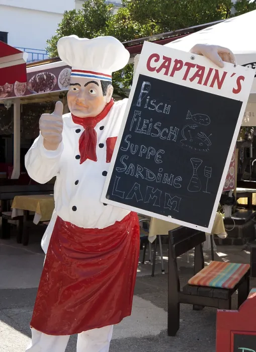Gerahmter Druck : Menütafel in einem Restaurant, Baska Gerahmter Druck : Menütafel in einem Restaurant, Baska