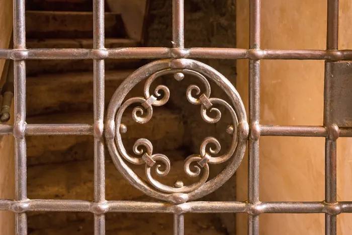 Gerahmter Druck : Metallgitter mit runden Muster. Gerahmter Druck : Metallgitter mit runden Muster.