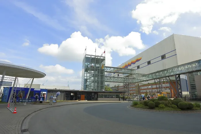 Gerahmter Druck : Meyer Werft Besucherzentrum, Papenburg Gerahmter Druck : Meyer Werft Besucherzentrum, Papenburg