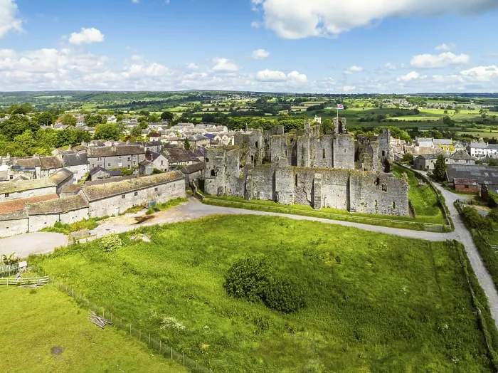 Gerahmter Druck : Middleham Castle aus der Vogelperspektive, Middleham.