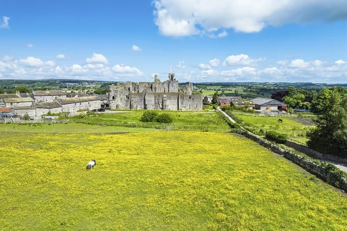 Gerahmter Druck : Middleham Castle aus der Sicht eines Drohnen, Middleham Gerahmter Druck : Middleham Castle aus der Sicht eines Drohnen, Middleham