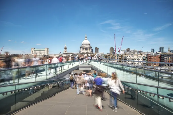 Gerahmter Druck : Millennium-Brücke und St Paul's Cathedral Gerahmter Druck : Millennium-Brücke und St Paul's Cathedral