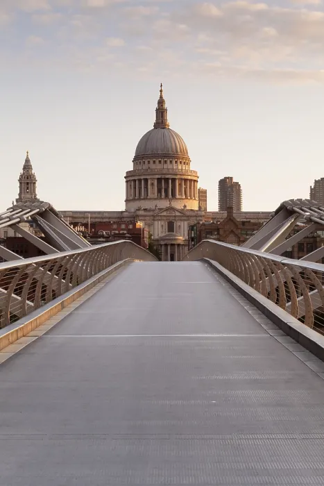 Gerahmter Druck : Millennium-Brücke und St Paul's Cathedral Gerahmter Druck : Millennium-Brücke und St Paul's Cathedral