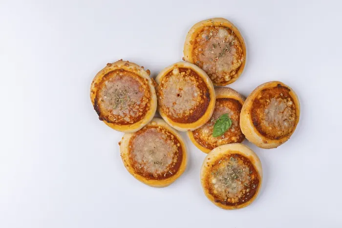 Gerahmter Druck : Mini Pizza Margherita, mehrfach. Gerahmter Druck : Mini Pizza Margherita, mehrfach.