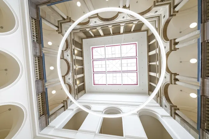Gerahmter Druck : Moderne Innenarchitektur mit einem kreisförmigen Design. Gerahmter Druck : Moderne Innenarchitektur mit einem kreisförmigen Design.