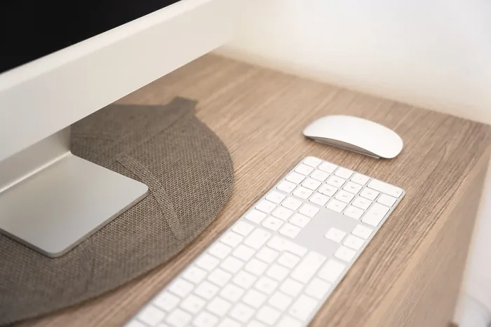 Gerahmter Druck : Moderne Arbeitsplatz mit Desktop-Computer. Gerahmter Druck : Moderne Arbeitsplatz mit Desktop-Computer.