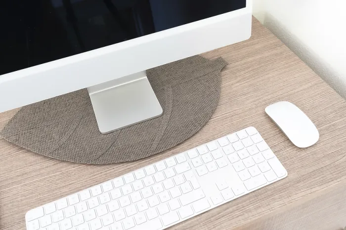 Gerahmter Druck : Moderne Arbeitsumgebung mit Desktop-Computer Gerahmter Druck : Moderne Arbeitsumgebung mit Desktop-Computer