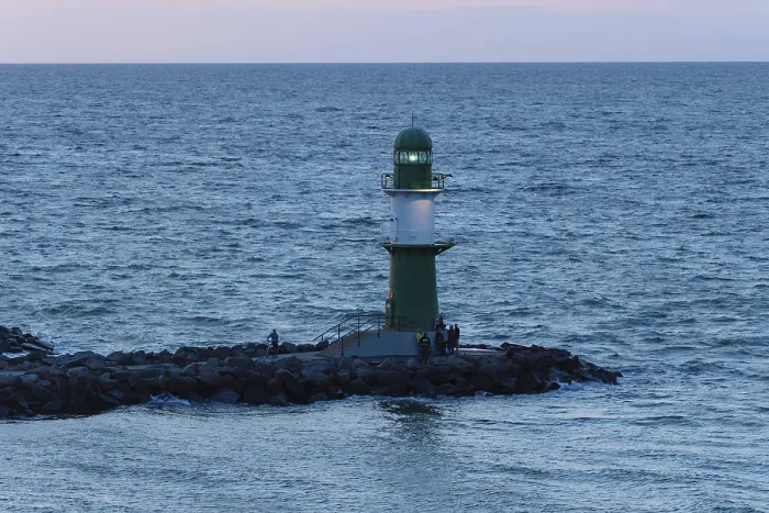 Gerahmter Druck : Mole mit Leuchtturm, Warnemünde Gerahmter Druck : Mole mit Leuchtturm, Warnemünde
