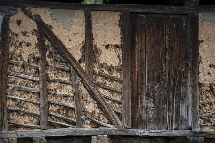 Gerahmter Druck : Dorf Molinaseca, typische Fassade.