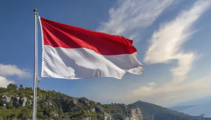 Gerahmter Druck : Die Flagge von Monaco flattert im Wind. Gerahmter Druck : Die Flagge von Monaco flattert im Wind.