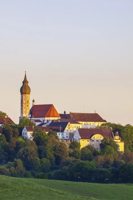 Gerahmter Druck : Klosterkirche mit Kloster Andechs Gerahmter Druck : Klosterkirche mit Kloster Andechs