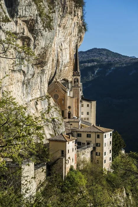 Gerahmter Druck : Kloster auf einer Steilhang in einem Schlucht. Gerahmter Druck : Kloster auf einer Steilhang in einem Schlucht.