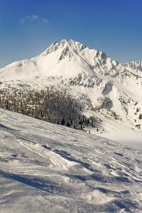 Gerahmter Druck : Bergspitze des Mondscheins im Winter Gerahmter Druck : Bergspitze des Mondscheins im Winter