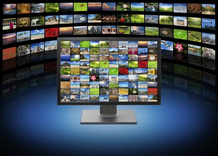 Gerahmter Druck : Bildschirm mit Bildern auf multimedialer Hintergrund. Gerahmter Druck : Bildschirm mit Bildern auf multimedialer Hintergrund.