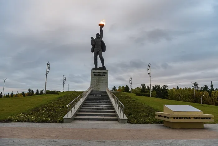 Gerahmter Druck : Denkmal für die Eroberer von Samotlor. Gerahmter Druck : Denkmal für die Eroberer von Samotlor.