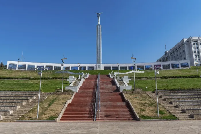 Gerahmter Druck : Denkmal der Ehre, Samara, Russland Gerahmter Druck : Denkmal der Ehre, Samara, Russland
