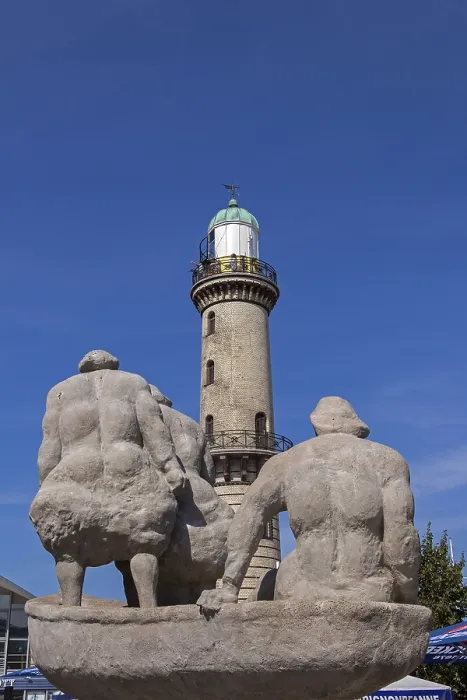 Gerahmter Druck : Denkmal, Leuchtturm, Warnemünde Gerahmter Druck : Denkmal, Leuchtturm, Warnemünde
