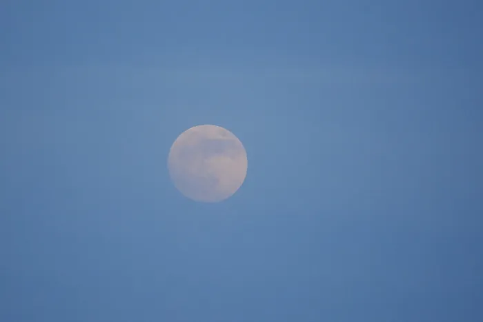 Gerahmter Druck : Der Mond leuchtet am Abend, Ebro-Delta. Gerahmter Druck : Der Mond leuchtet am Abend, Ebro-Delta.