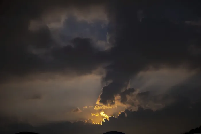 Gerahmter Druck : Mondschein über Wolkenlandschaft in Lugano, Tessin, Schweiz Gerahmter Druck : Mondschein über Wolkenlandschaft in Lugano, Tessin, Schweiz