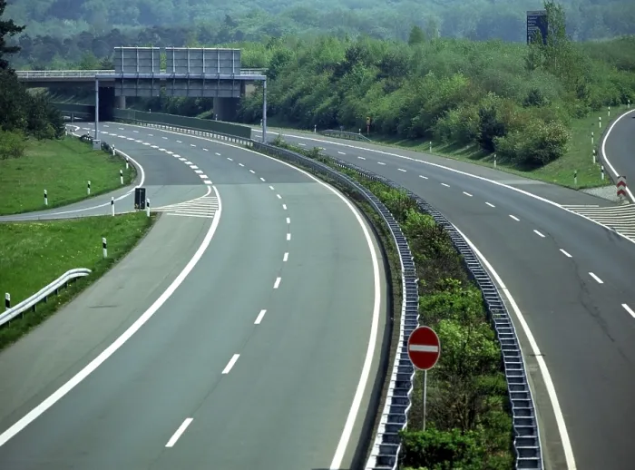 Gerahmter Druck : Leere Autobahn Gerahmter Druck : Leere Autobahn