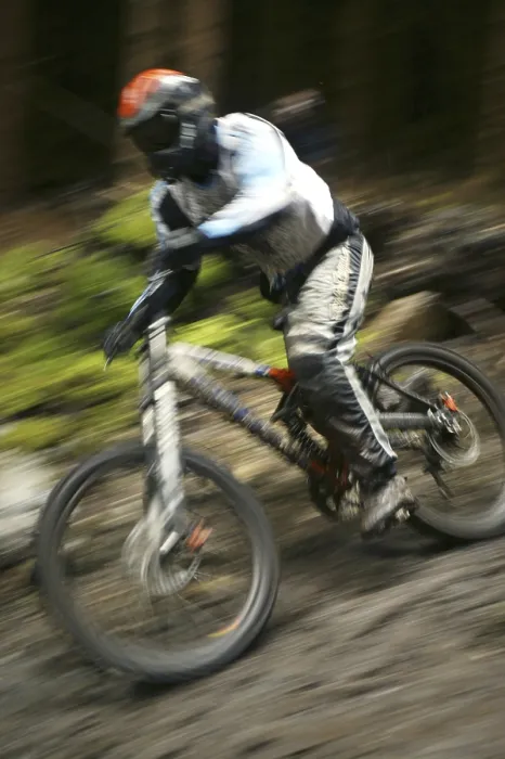 Gerahmter Druck : Mountainbiken Gerahmter Druck : Mountainbiken