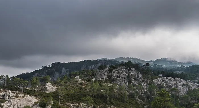 Gerahmter Druck : Berglandschaft mit dramatischen Wolken. Gerahmter Druck : Berglandschaft mit dramatischen Wolken.