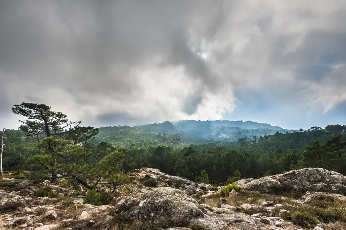 Gerahmter Druck : Berglandschaft mit dramatischen Wolken. Gerahmter Druck : Berglandschaft mit dramatischen Wolken.