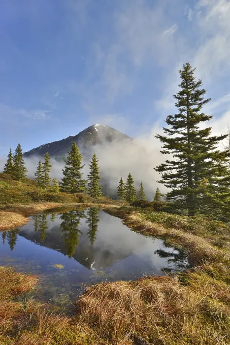 Gerahmter Druck : Berglandschaft im Frühling. Gerahmter Druck : Berglandschaft im Frühling.