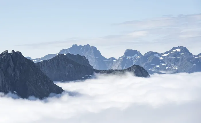 Gerahmter Druck : Berge über den Wolken. Gerahmter Druck : Berge über den Wolken.