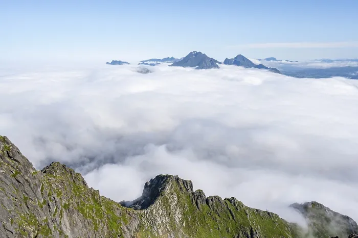 Gerahmter Druck : Berge über den Wolken.