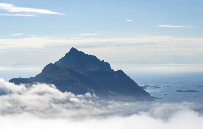 Gerahmter Druck : Berge über den Wolken. Gerahmter Druck : Berge über den Wolken.