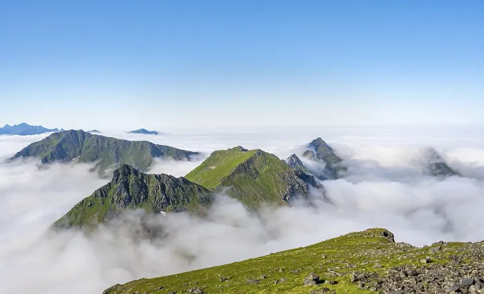 Gerahmter Druck : Berge über den Wolken. Gerahmter Druck : Berge über den Wolken.