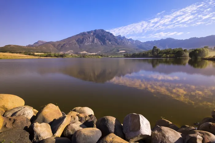 Gerahmter Druck : Berg, Spiegelung im Stausee. Gerahmter Druck : Berg, Spiegelung im Stausee.