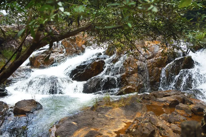 Gerahmter Druck : Bergfluss, Vietnam Gerahmter Druck : Bergfluss, Vietnam