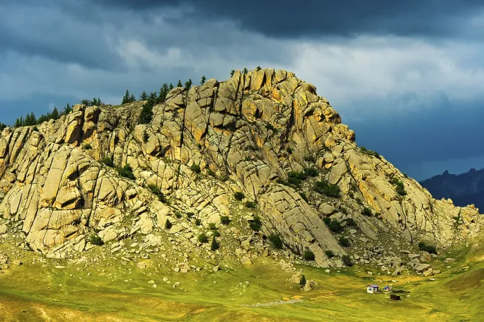 Gerahmter Druck : Berg in der Steppenlandschaft. Gerahmter Druck : Berg in der Steppenlandschaft.