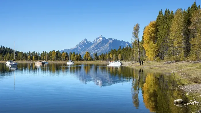 Gerahmter Druck : Berge im See spiegeln. Gerahmter Druck : Berge im See spiegeln.