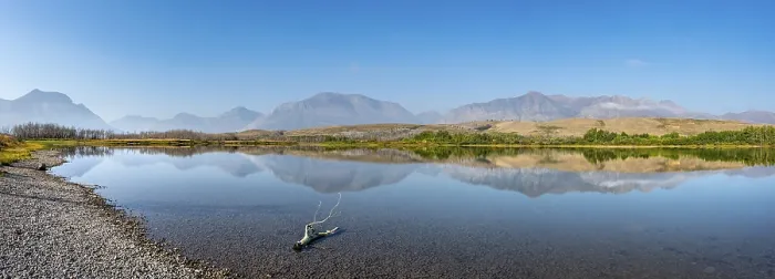 Gerahmter Druck : Berge im See spiegeln sich. Gerahmter Druck : Berge im See spiegeln sich.