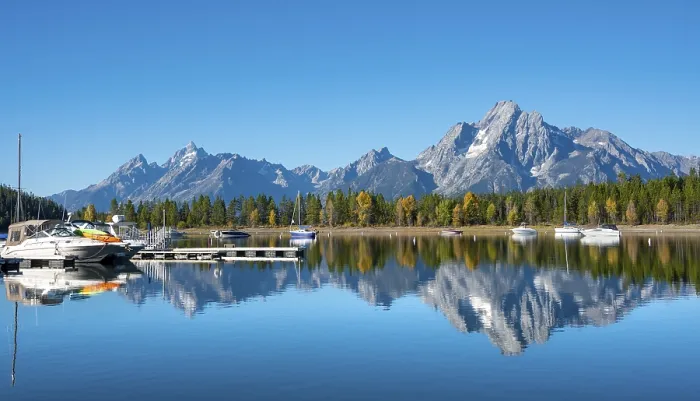 Gerahmter Druck : Berge im See spiegeln. Gerahmter Druck : Berge im See spiegeln.