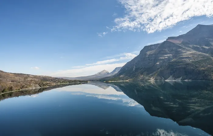 Gerahmter Druck : Berge im See spiegeln. Gerahmter Druck : Berge im See spiegeln.