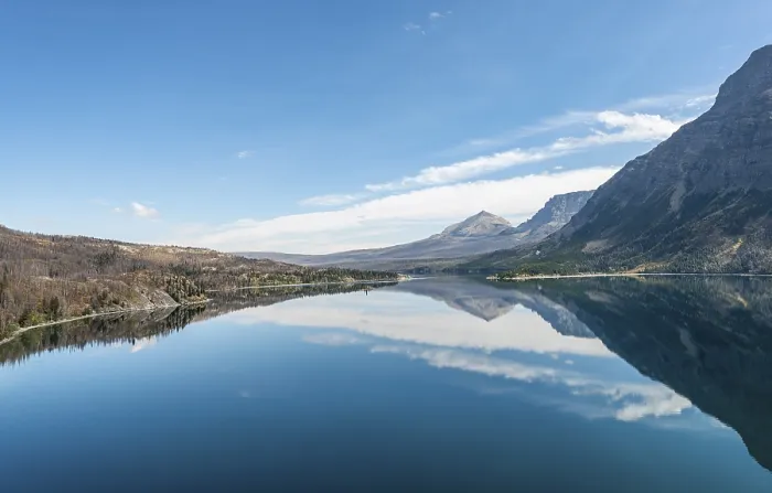 Gerahmter Druck : Berge im See spiegeln. Gerahmter Druck : Berge im See spiegeln.