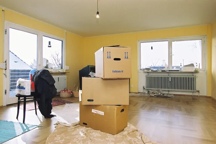 Gerahmter Druck : Leer Wohnung mit Umzugskisten Gerahmter Druck : Leer Wohnung mit Umzugskisten