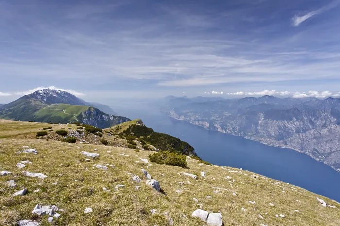 Gerahmter Druck : Auf dem Mt Altissimo, über Nago-Torbole. Gerahmter Druck : Auf dem Mt Altissimo, über Nago-Torbole.