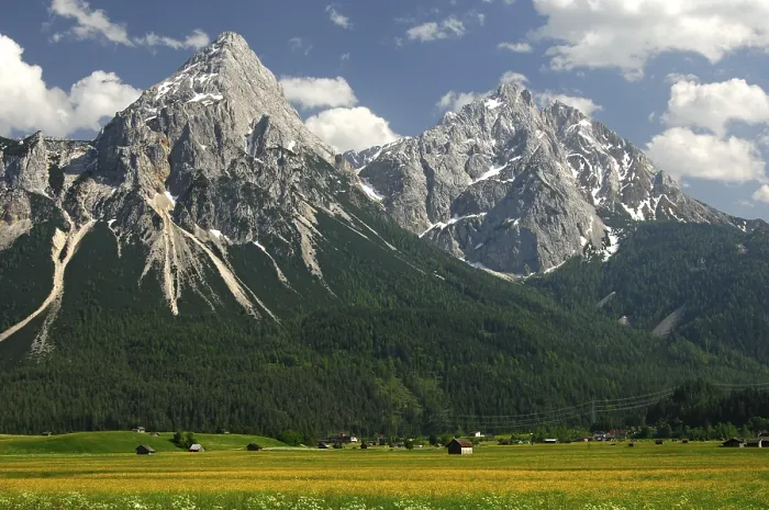 Gerahmter Druck : Berg Ehrwalder Sonnenspitze und Berg Gerahmter Druck : Berg Ehrwalder Sonnenspitze und Berg