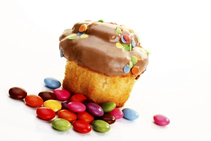 Gerahmter Druck : Muffin mit Smarties Gerahmter Druck : Muffin mit Smarties