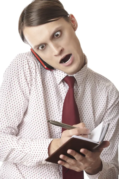 Gerahmter Druck : Multitasking-Manager ruft per Telefon und schreibt Notizen. Gerahmter Druck : Multitasking-Manager ruft per Telefon und schreibt Notizen.
