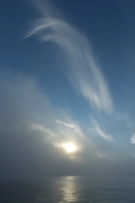 Gerahmter Druck : Mystische Atmosphäre, Sonne hinter Wolken. Gerahmter Druck : Mystische Atmosphäre, Sonne hinter Wolken.