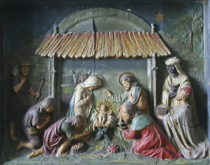 Gerahmter Druck : Ein traditioneller Weihnachtsmarkt mit einer lebenden Krippe Gerahmter Druck : Ein traditioneller Weihnachtsmarkt mit einer lebenden Krippe