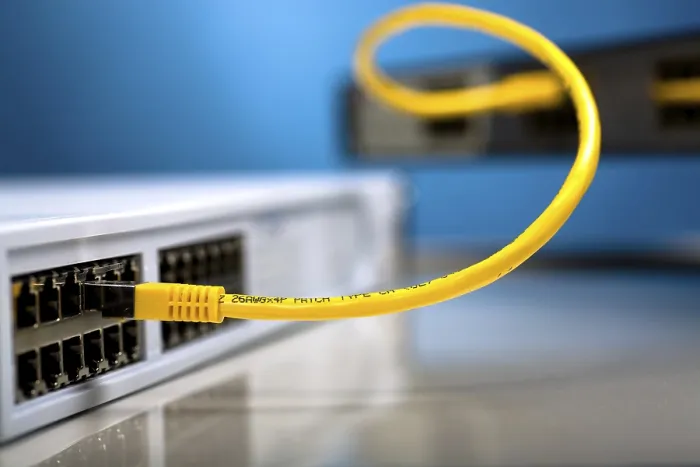 Gerahmter Druck : Netzwerk-Switches und Patchkabel Gerahmter Druck : Netzwerk-Switches und Patchkabel